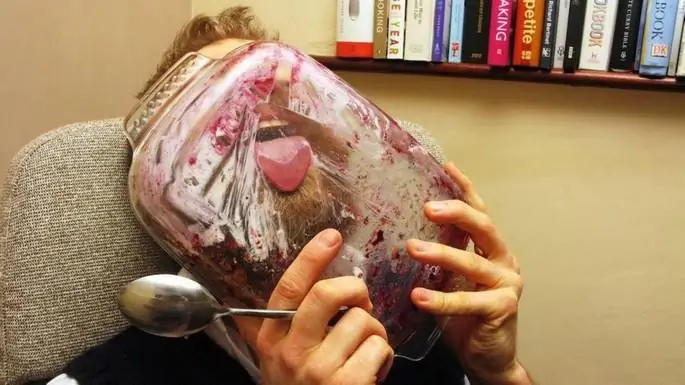 Homens que falam de buceta como se fosse bomba biológica: o drama da língua covarde.